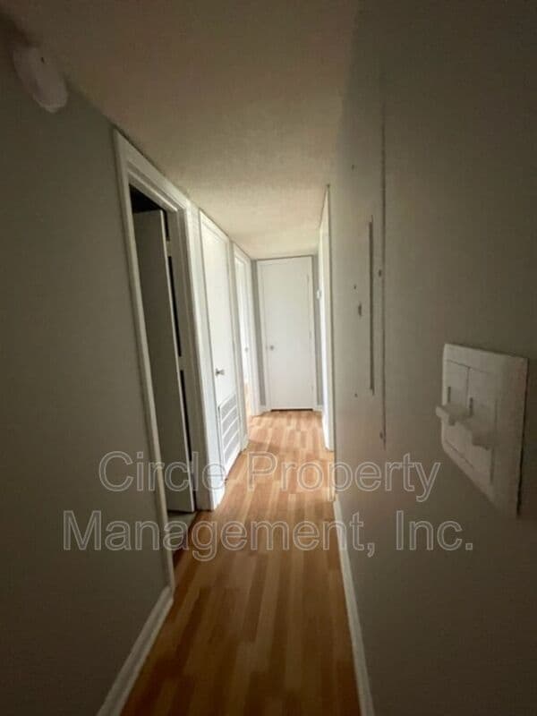 Building Photo - 111 Claybill Dr