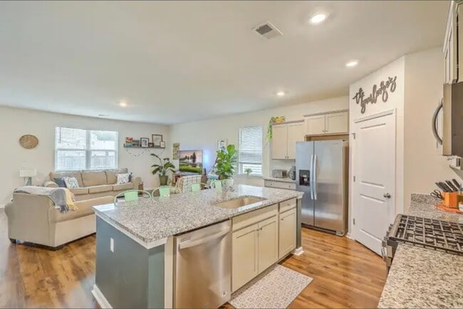 Building Photo - 405 Bering Ln