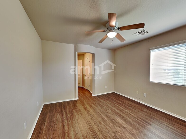 Building Photo - 15031 N 142nd Ln