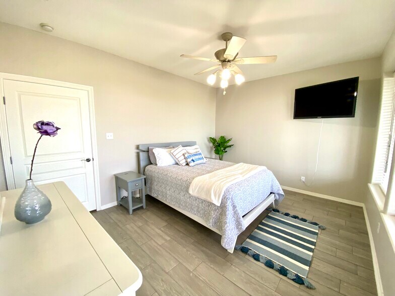 Building Photo - 9 Harbor Town