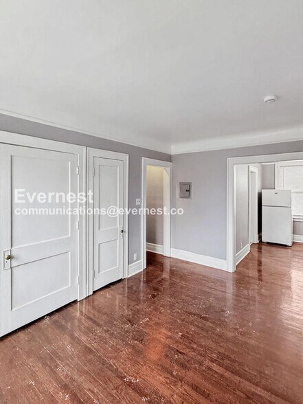 Building Photo - 9351 Woodside St