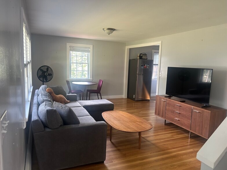 Living room - 6 Cardinal Rd