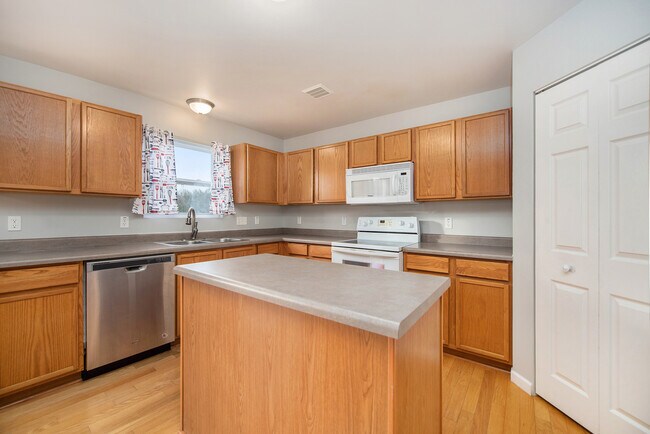 Building Photo - 8274 Cypress Way