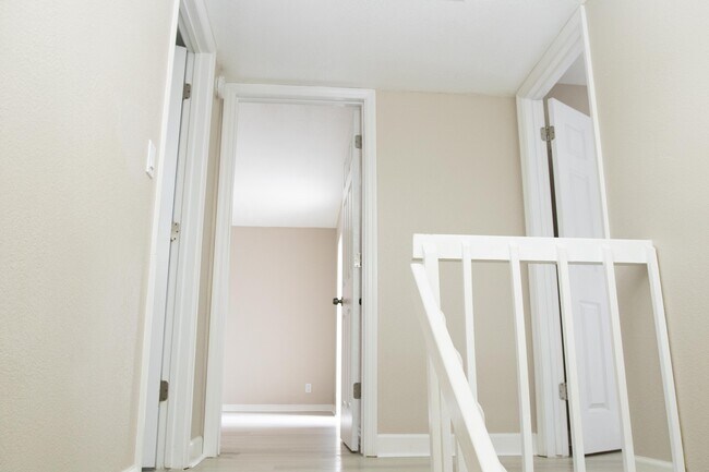 Building Photo - 70 Lake Arbor Dr