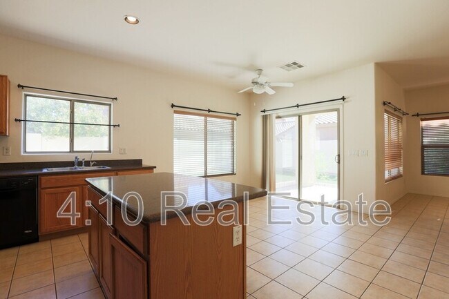 Building Photo - 2644 E Chester Dr