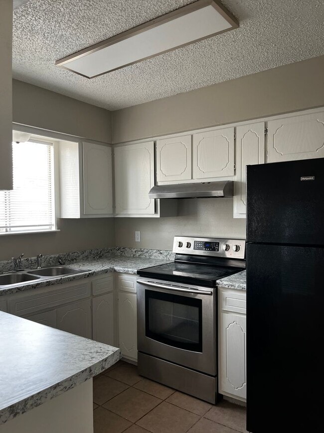 Building Photo - Nice 3 bedroom, 2 bath Home in College Hills West Available SOON!