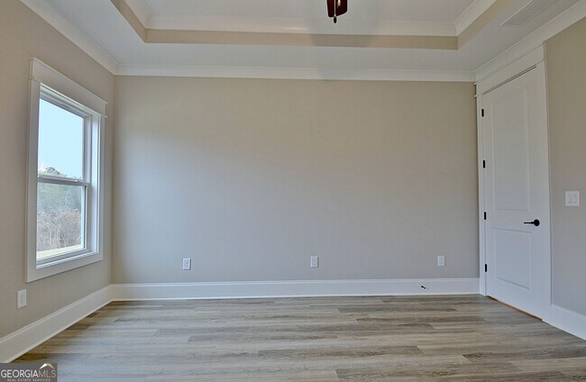 Building Photo - 190 Redhaven Dr