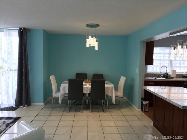 Building Photo - 1817 S Ocean Dr