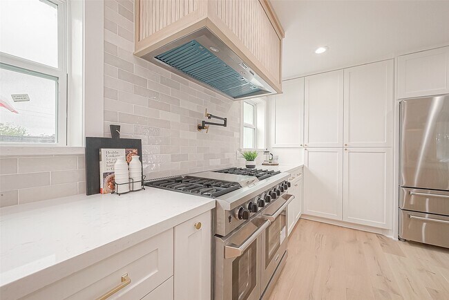 Building Photo - 6254 Locke Ln