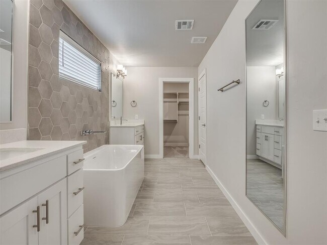 Building Photo - 520 NW 176th Terrace