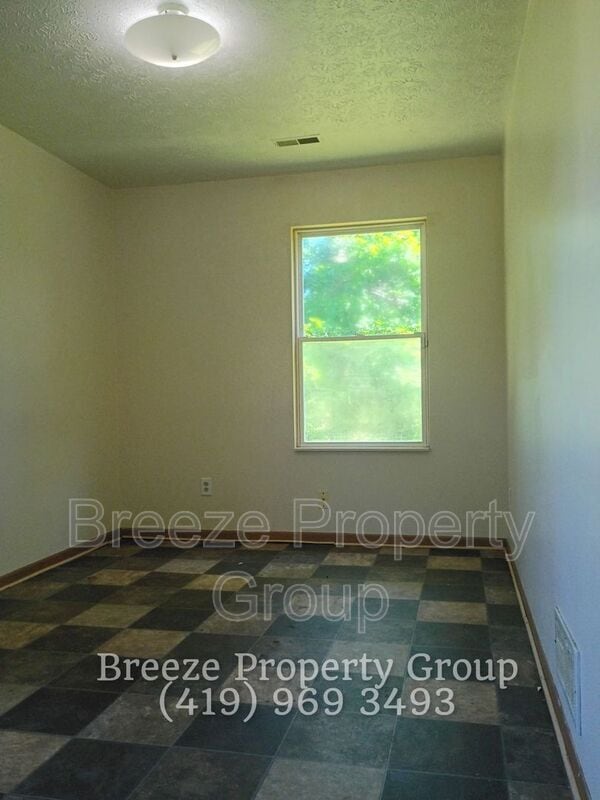 Building Photo - 546 Breaden St