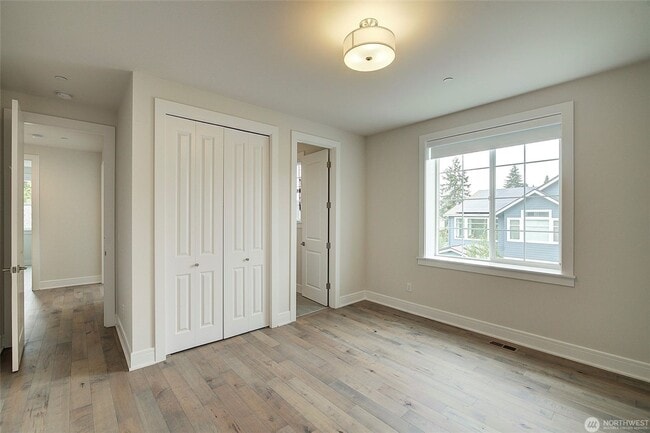 Building Photo - 5Bd/4Ba Bellevue House