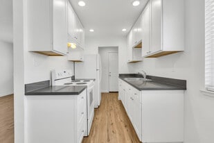 Building Photo - 2405 Cava Ct