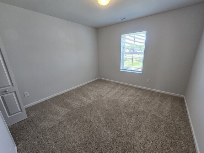 Building Photo - 129 Maple Tree Ln