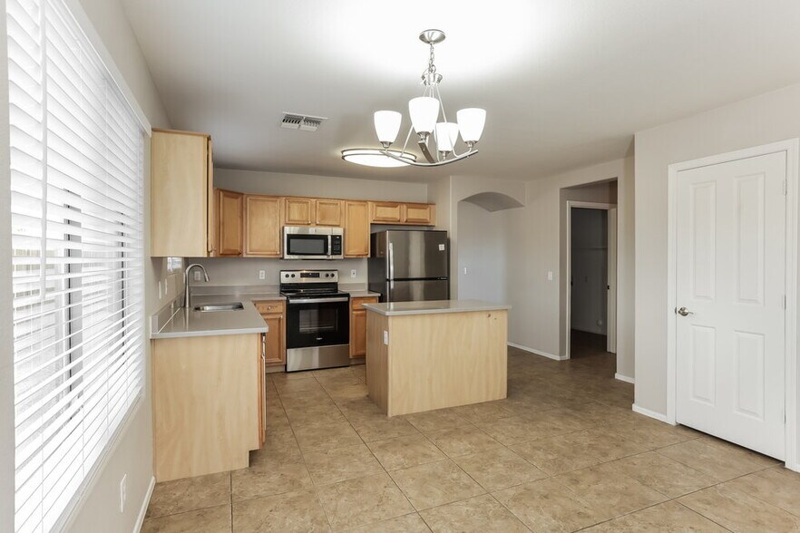 Building Photo - 3626 N 131st Dr