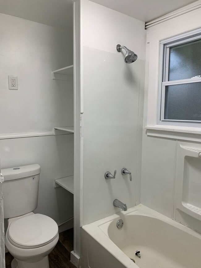 Building Photo - Remodeled 2 Bedroom, 1 Bathroom House