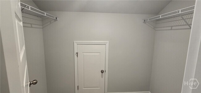 Building Photo - 107 Weyview Gdns