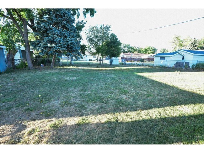 Building Photo - 120 8th Ave E