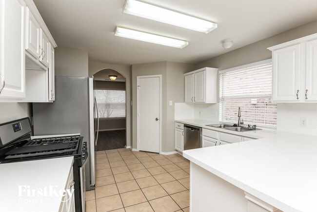 Building Photo - 828 Jockey Club Ln