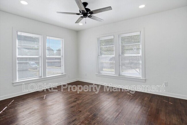 Building Photo - 410 McCarty St
