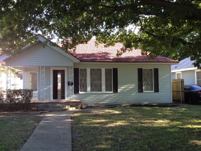 Primary Photo - 2406 West Lovers Lane