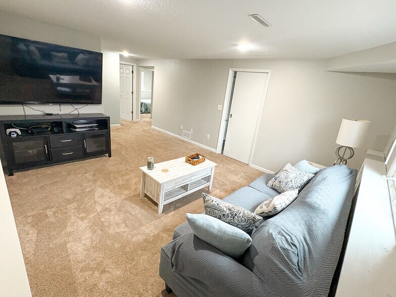 Building Photo - 2418 Marquette Dr