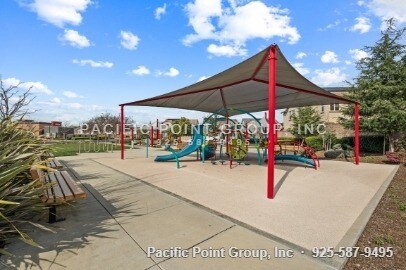 Building Photo - 285 Bear Creek Dr