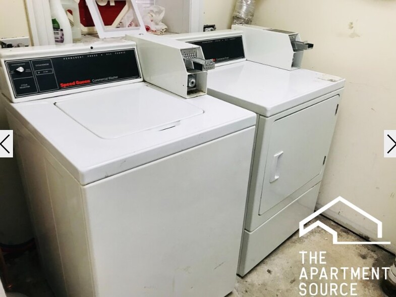 Building Photo - 2937 N Allen Ave