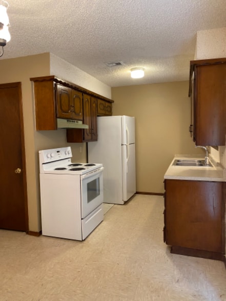 Building Photo - 208 Edd Dr