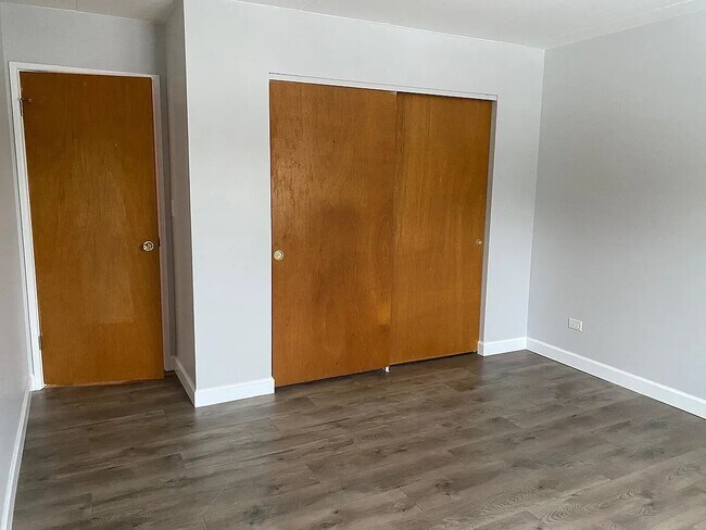 Building Photo - 819 E Miner St