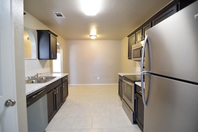 Building Photo - 1403 Saddle Dr