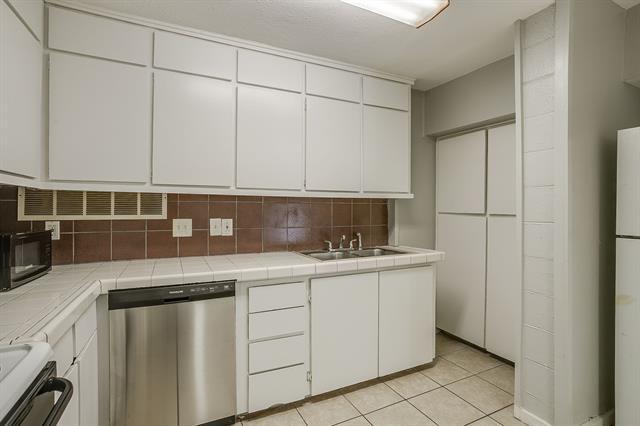 Building Photo - 5201 Curzon Ave