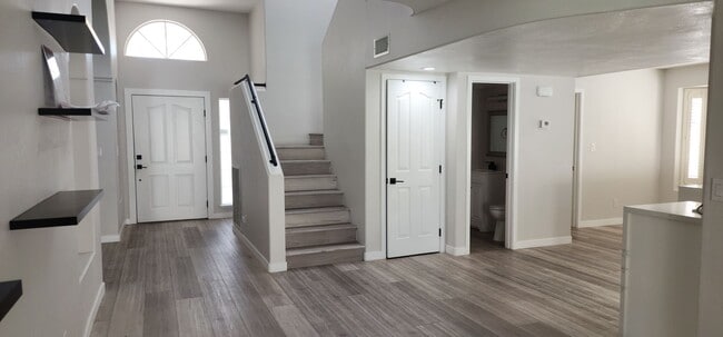 Building Photo - Spacious 4-bedroom Home Available in Desert Shores!