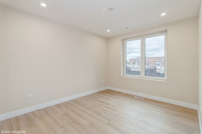 Building Photo - 3045 W Irving Park Rd