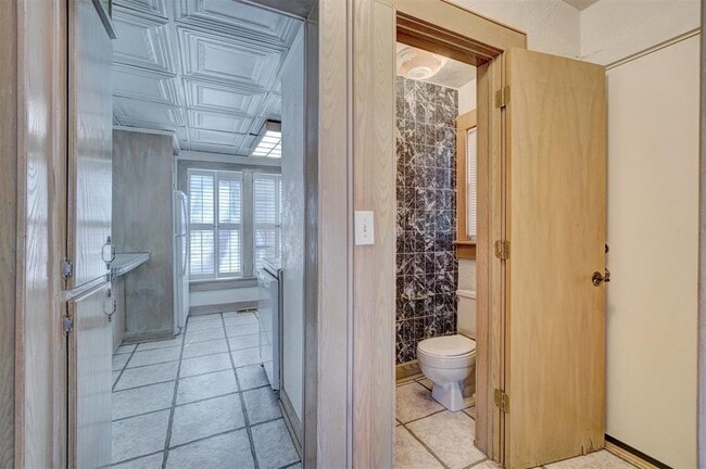 Building Photo - 404 Chautauqua Ave