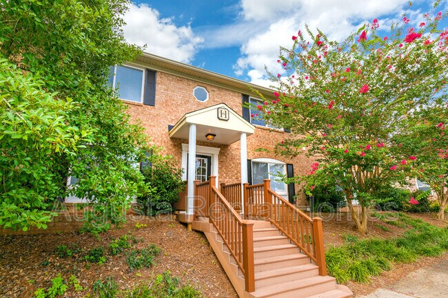 Building Photo - 2905 Arrowhead Dr