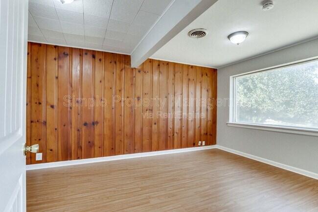 Building Photo - 813 S Midwest Blvd