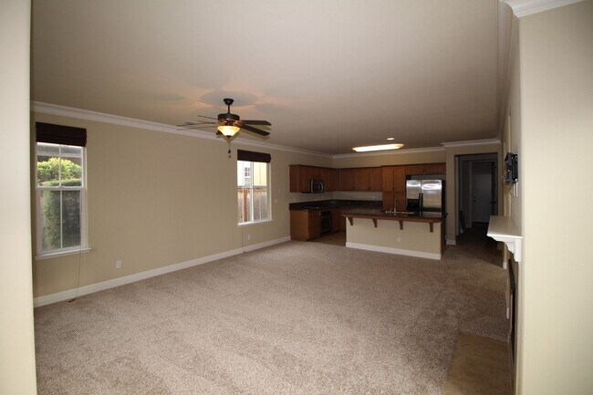 Building Photo - 3856 Heritage Ave