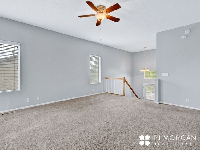 Building Photo - Charming 3 bedroom, 2 bathroom Duplex with 2 Car Garage