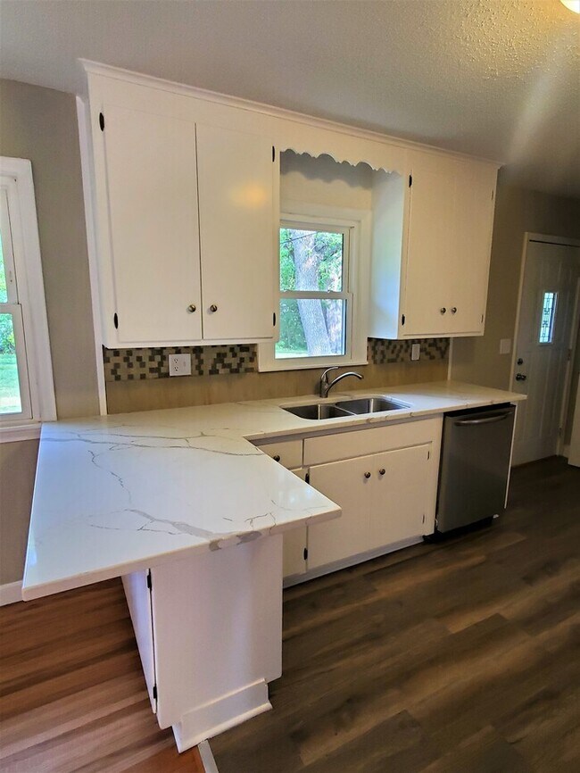 Building Photo - 1760 City Heights Dr