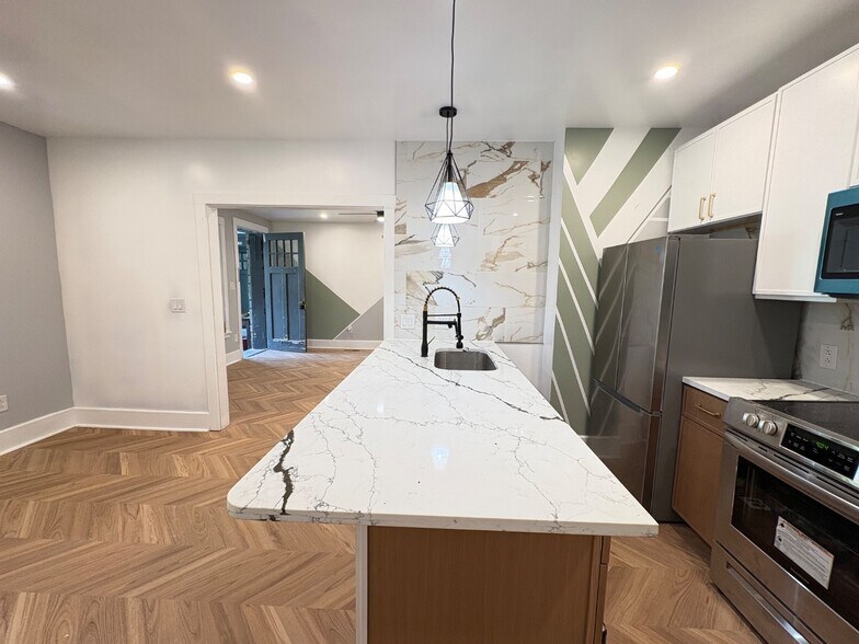 Building Photo - 7122 Card Ln
