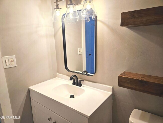 Building Photo - 252 Shadow Mountain Dr