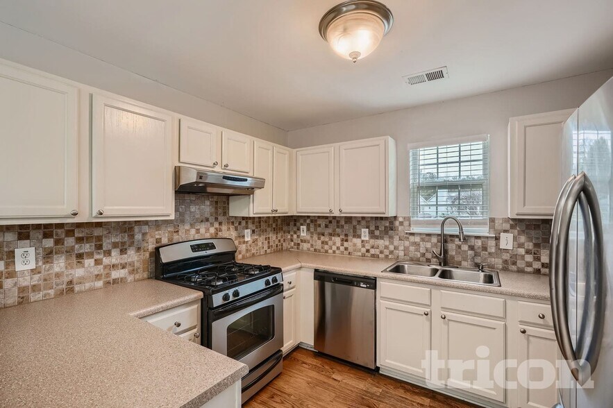 Building Photo - 3160 Brookfield Dr SW