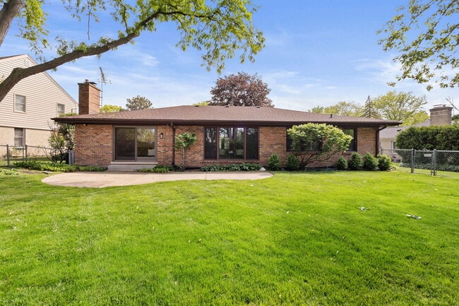 Building Photo - 4024 Picardy Dr