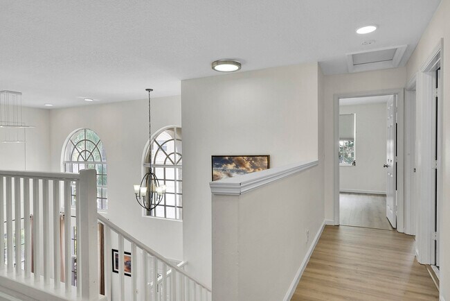 Building Photo - 3354 Greenview Terrace W