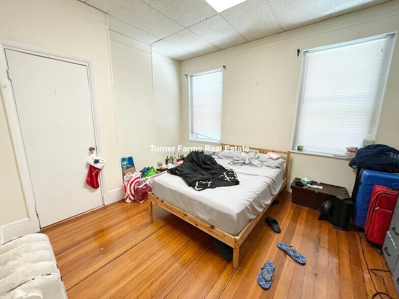 Building Photo - 17 Aberdeen St