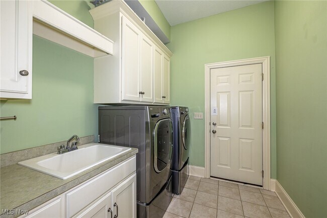 Building Photo - 4025 Meadowvale Ct