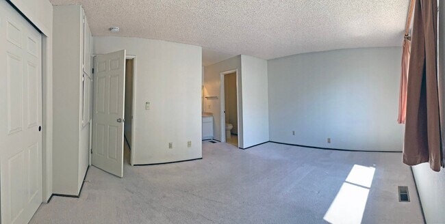 Building Photo - Great 2 Bedroom Home in Central Santa Clara!