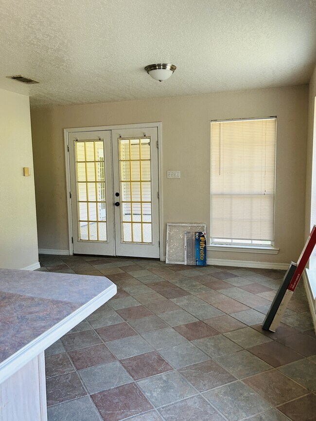 Building Photo - 11320 Allen Rd
