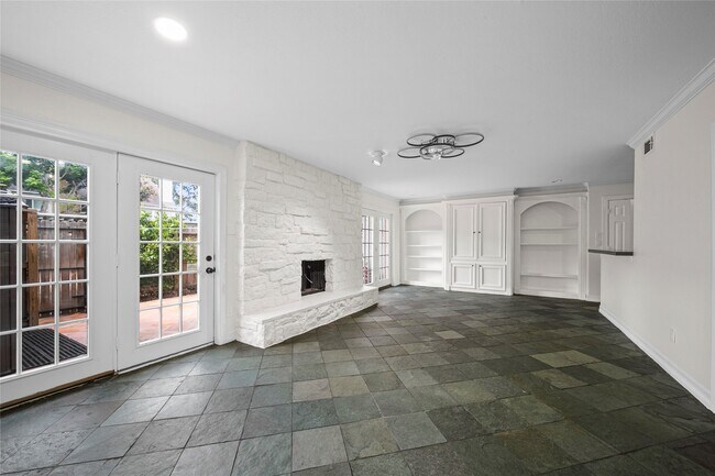 Building Photo - 1573 W Sam Houston Pkwy S